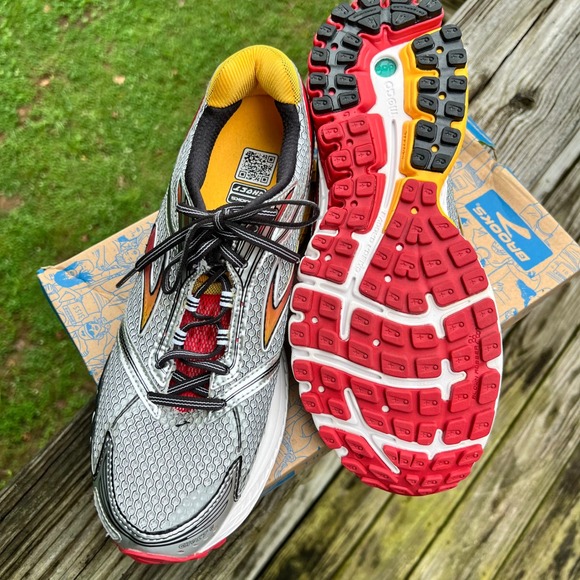 Brooks Ghost 6 Running Shoes 11.5 Narrow Silver Red Y2K Gorpcore Techwear Runner main image 3